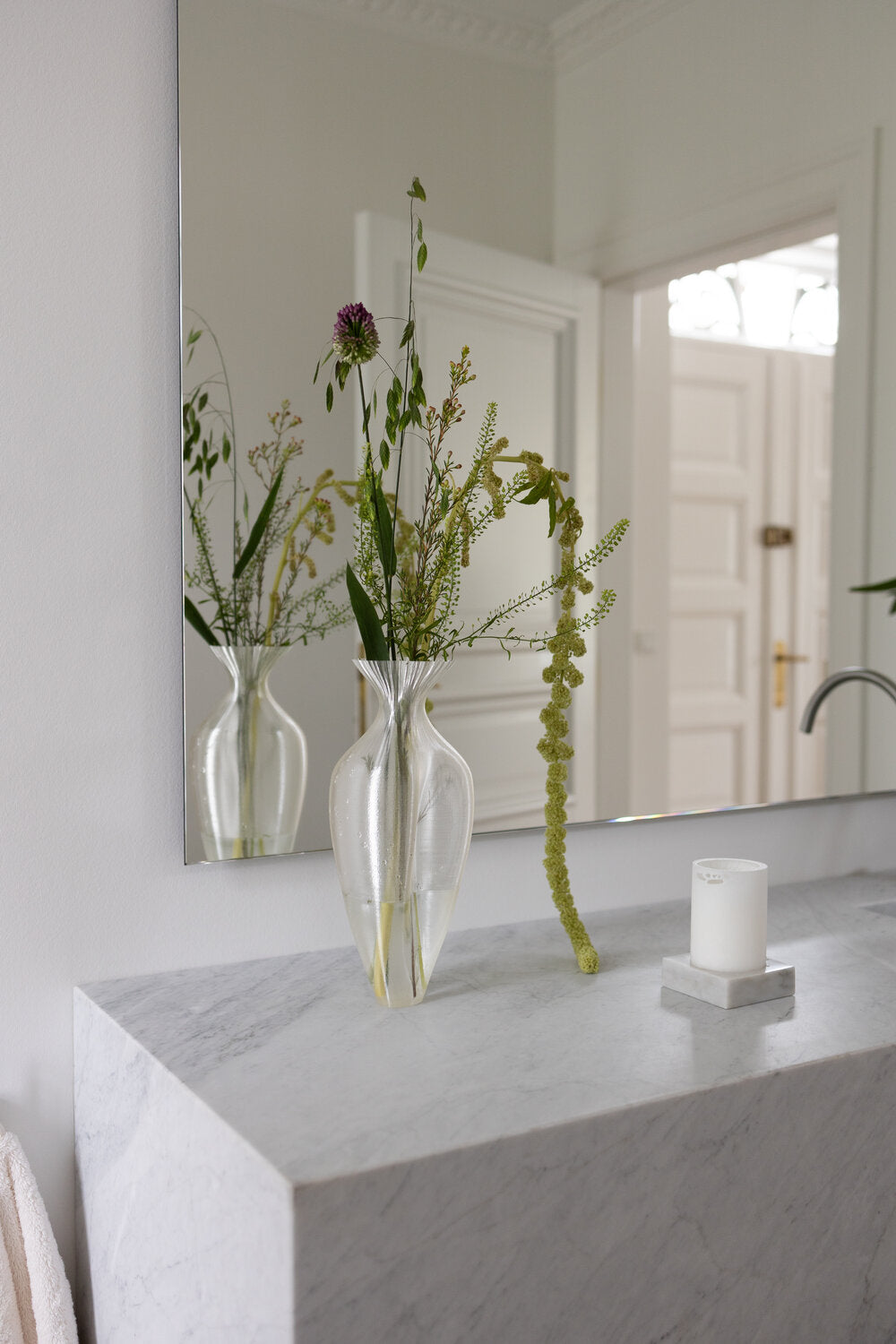 Tempus vase, ivory - H30 cm.